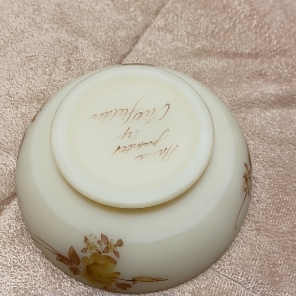 Fenton covered compote candy hand painted and signed custard glass dish - Picture 8 of 11